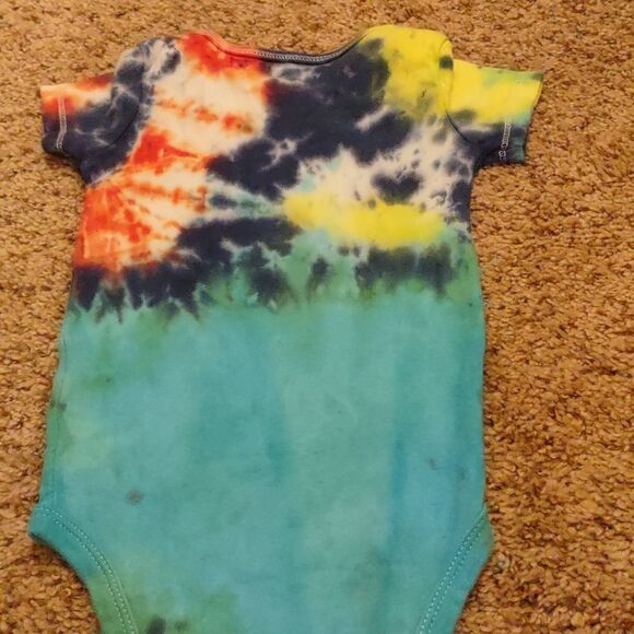 Carter's onesie tie dye size 9 months‎ - Picture 3 of 3